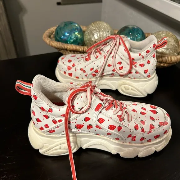 Buffalo London Strawberry Chunky Platform Sneakers Size 7.5