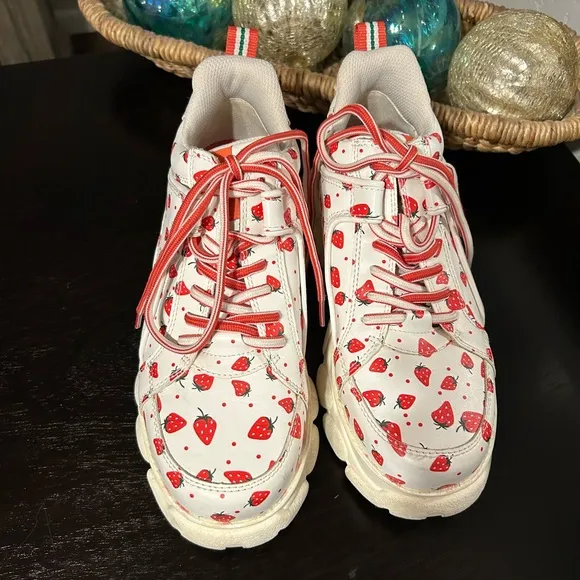 Buffalo London Strawberry Chunky Platform Sneakers Size 7.5
