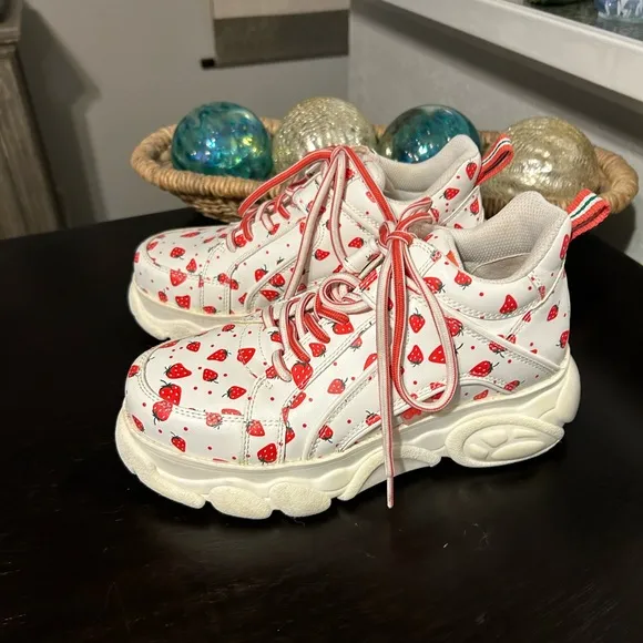 Buffalo London Strawberry Chunky Platform Sneakers Size 7.5
