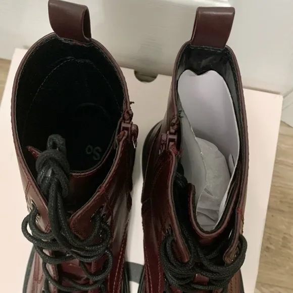 Burgundy Reindeer Combat Boots Lace Up Lug Sole - 7.5 - NEW