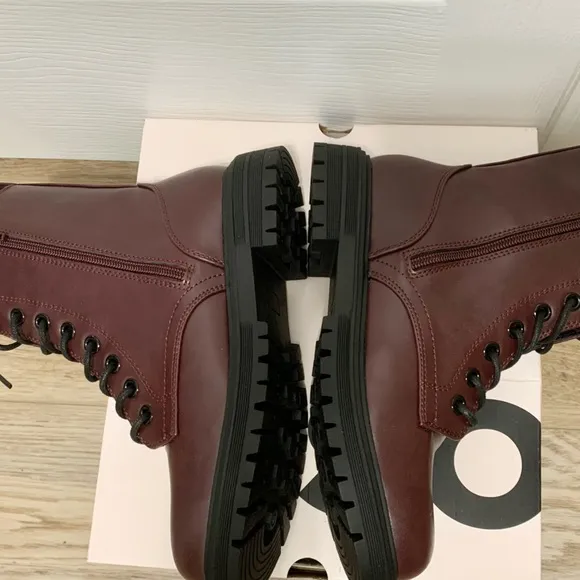 Burgundy Reindeer Combat Boots Lace Up Lug Sole - 7.5 - NEW