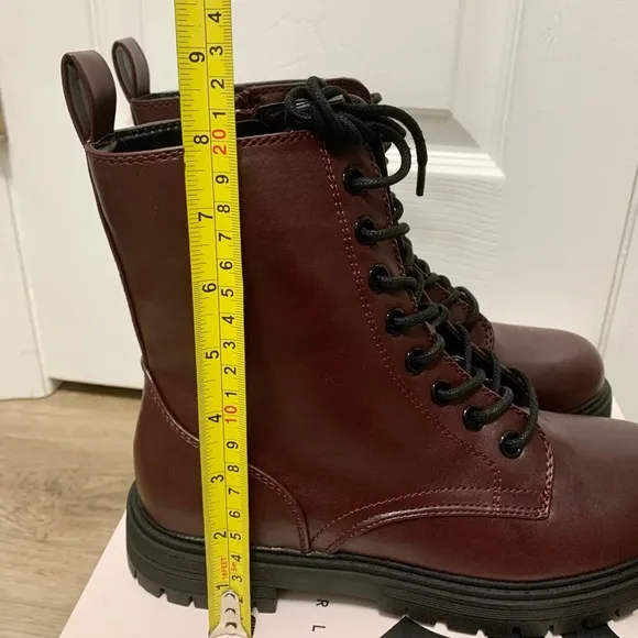 Burgundy Reindeer Combat Boots Lace Up Lug Sole - 7.5 - NEW