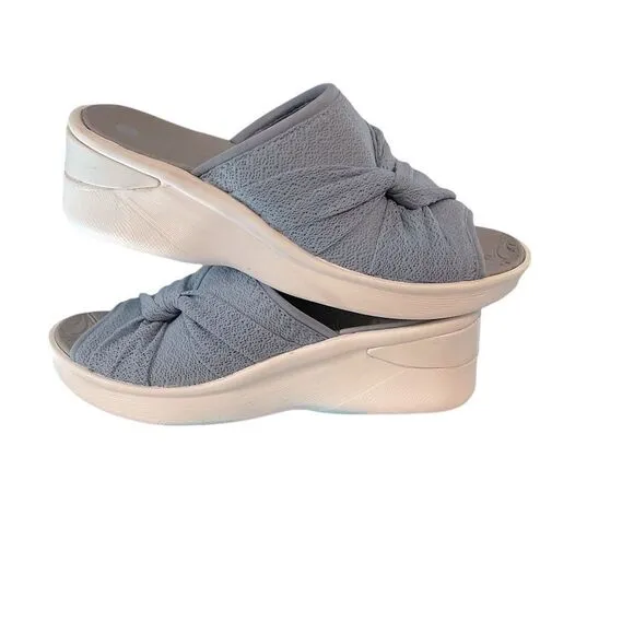 BZees NWT Smile More Slip On Wedge Sandals