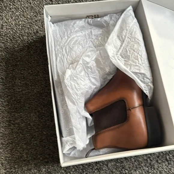 Calvin Klein Men Donto Medium Brown Boot  NIB size 9