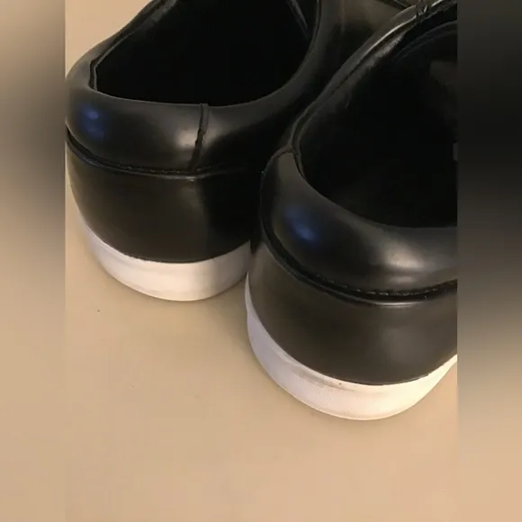 Calvin Klein mens black leather sneakers US 9.5