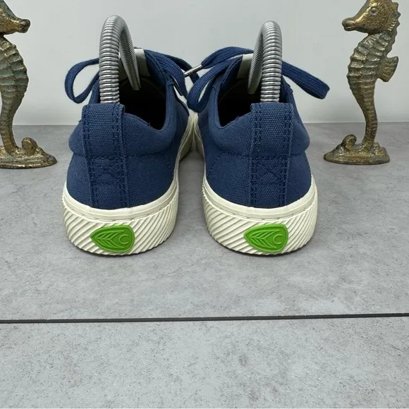 Cariuma OCA Canvas Low Top Womens 7 Shadow Blue Skate Shoes Sneakers