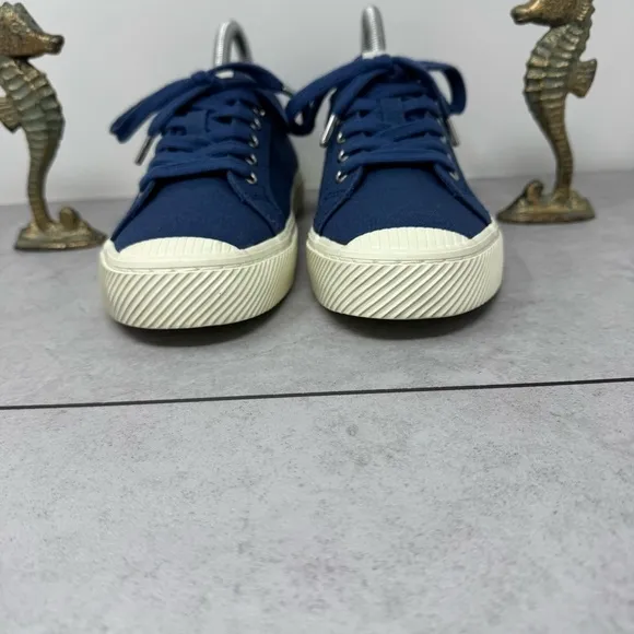 Cariuma OCA Canvas Low Top Womens 7 Shadow Blue Skate Shoes Sneakers
