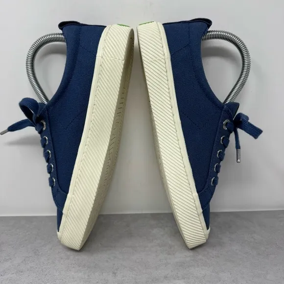 Cariuma OCA Canvas Low Top Womens 7 Shadow Blue Skate Shoes Sneakers