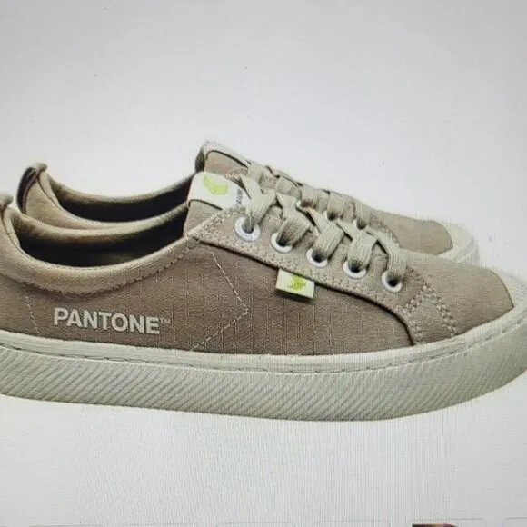 Cariuma x Pantone Sneakers OCA Low Top Beige Canvas Casual UNISEX Sz 6.5 NWT