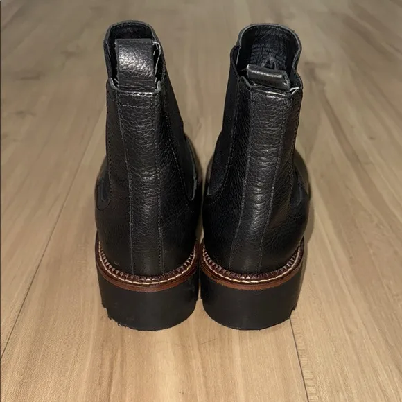 Caslon Miller Water Resistant Chelsea Boot  SIZE 7.5