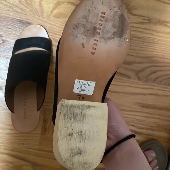 Ceri Hoover | black leather slip on sandals size 7