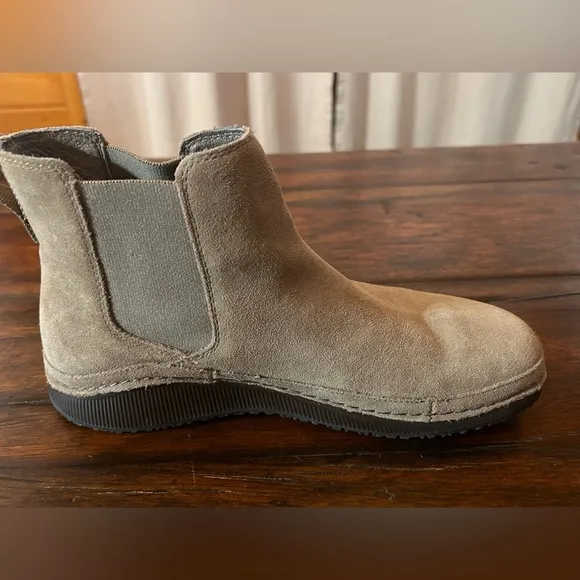 Chaco Women Paonia Chelsea Suede Boots