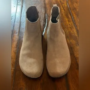 Chaco Women Paonia Chelsea Suede Boots