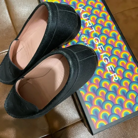 CHANEL Black Flats with Iconic CC Logo