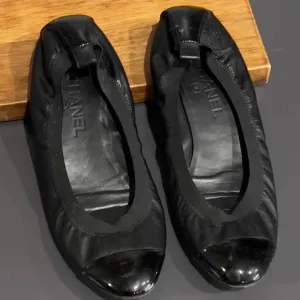 CHANEL Black Leather Ballet Flats 41