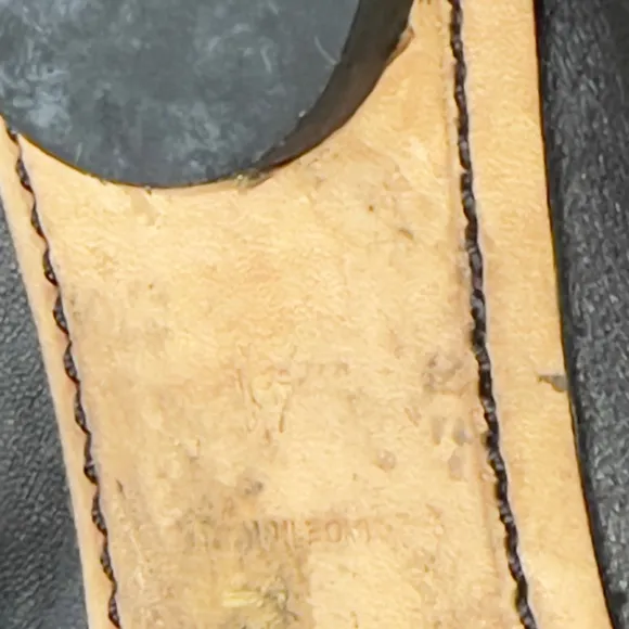 CHANEL Black Leather Ballet Flats 41