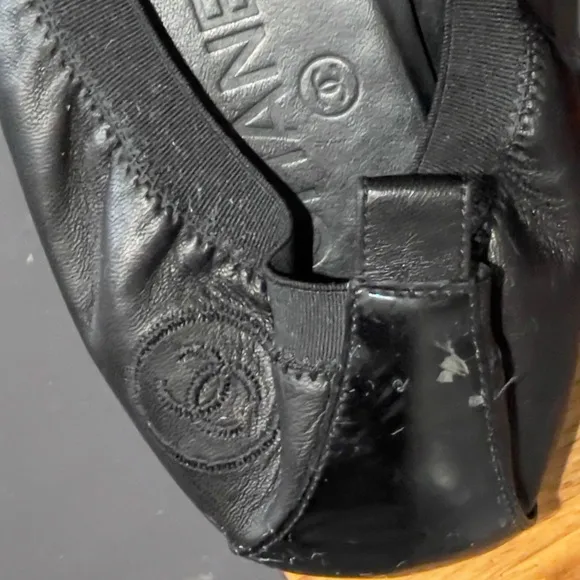 CHANEL Black Leather Ballet Flats 41