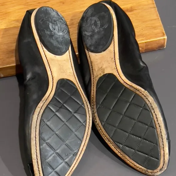CHANEL Black Leather Ballet Flats 41