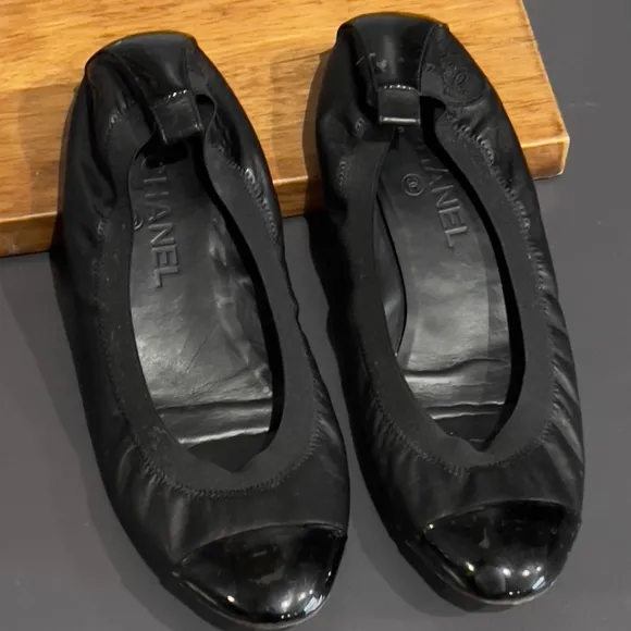 CHANEL Black Leather Ballet Flats 41