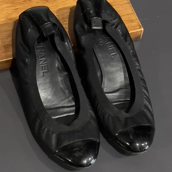 CHANEL Black Leather Ballet Flats 41