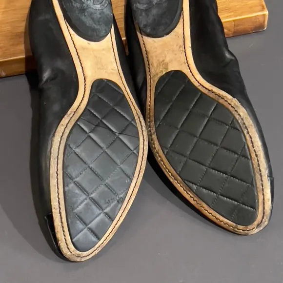 CHANEL Black Leather Ballet Flats 41