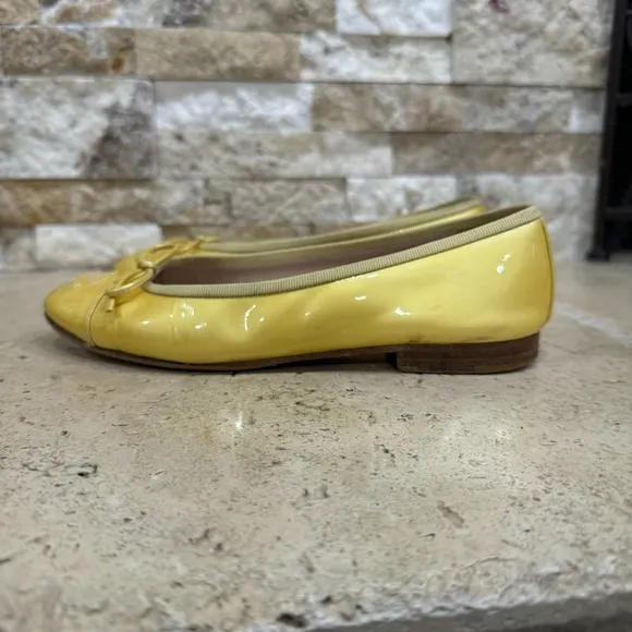 CHANEL CC Logo Yellow Patent Leather Ballet Flats Women's Size 36 US Size 6