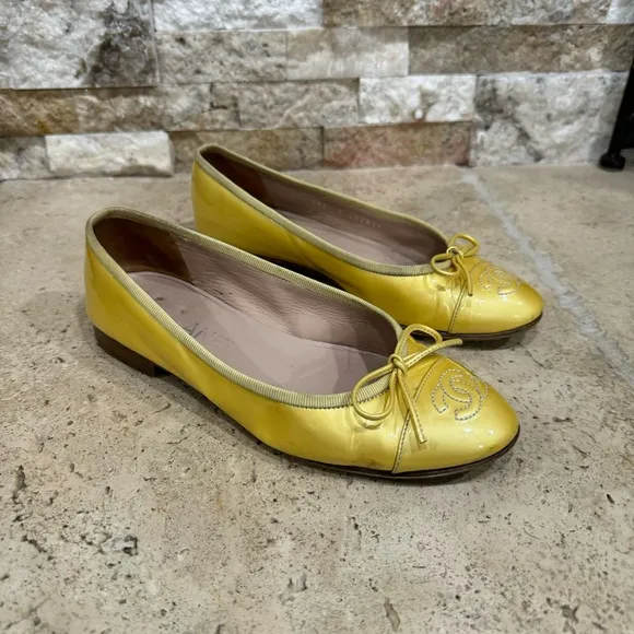 CHANEL CC Logo Yellow Patent Leather Ballet Flats Women's Size 36 US Size 6
