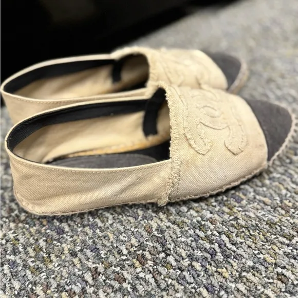 CHANEL Interlocking CC Canvas Cloth Espadrilles