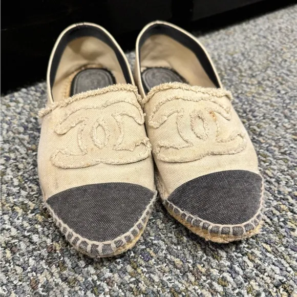 CHANEL Interlocking CC Canvas Cloth Espadrilles