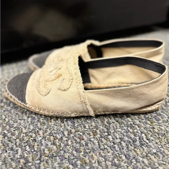 CHANEL Interlocking CC Canvas Cloth Espadrilles