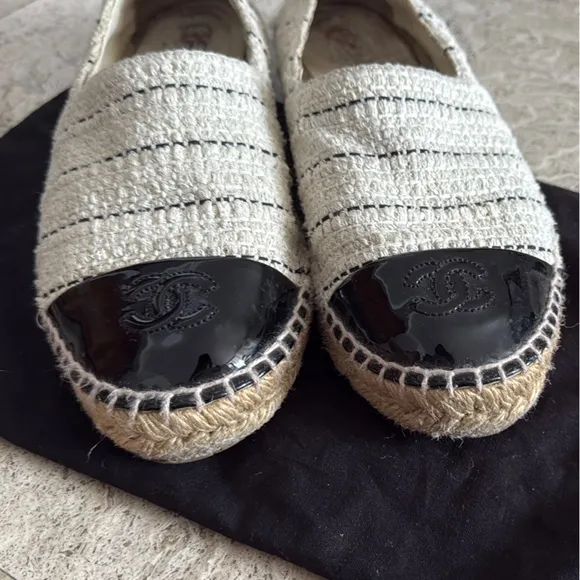 Chanel Off White/Black Tweed and Patent Leather CC Cap Toe Espadrille Flats 38