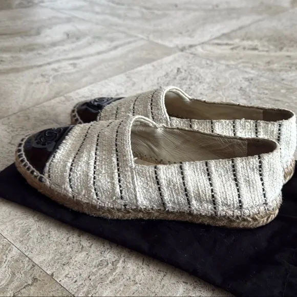 Chanel Off White/Black Tweed and Patent Leather CC Cap Toe Espadrille Flats 38