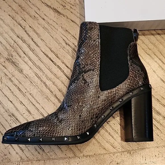 Charles David chelsea snakeskin boots size 7 New only worn one time with box