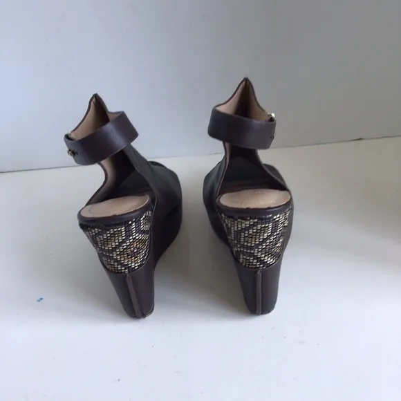 Charles David Womens Ames Sandals. Size 8