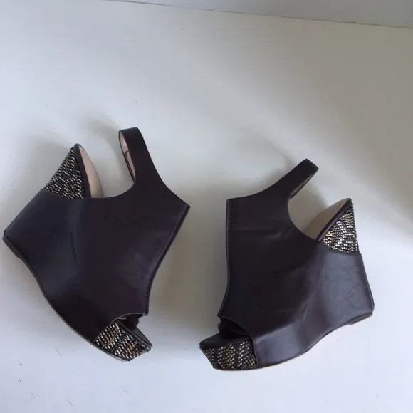 Charles David Womens Ames Sandals. Size 8