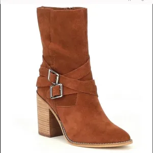Chelse and Violet Vicki leather boots.