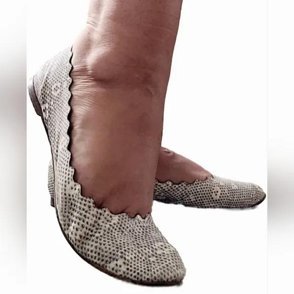 Chloe 100%Auth WomenScalloped Snakeskin Ballet Flats Genuine Leather Gray US 8.5