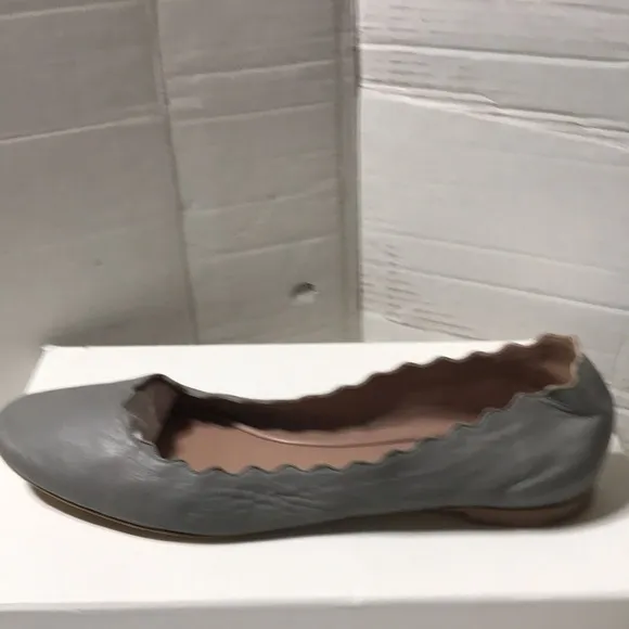 Chloe all around scallop leather flats. Made in Italy. EUC