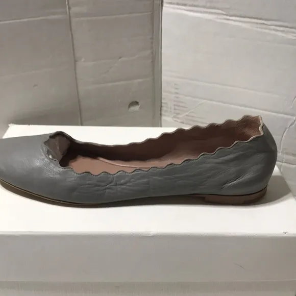 Chloe all around scallop leather flats. Made in Italy. EUC