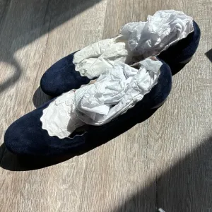 Chloe Lauren scalloped leathered ballet flats
