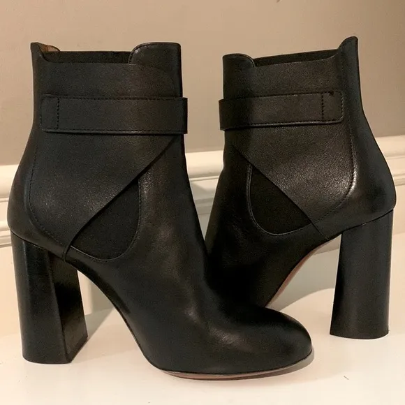 Chloé's black grained leather Millie Chelsea boots.
