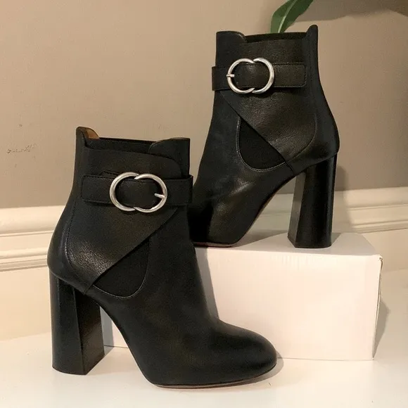 Chloé's black grained leather Millie Chelsea boots.
