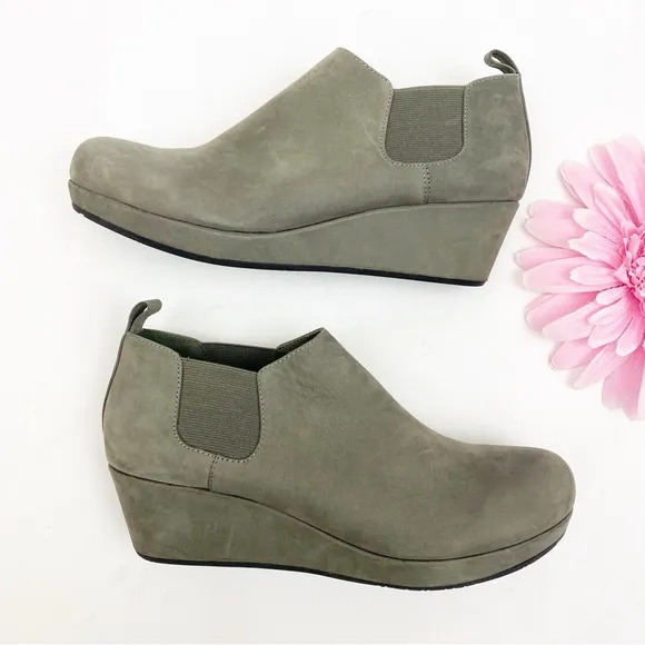 Chocolat Blu Yuliette Leather Wedge Chelsea Boots Booties: Taupe Grey