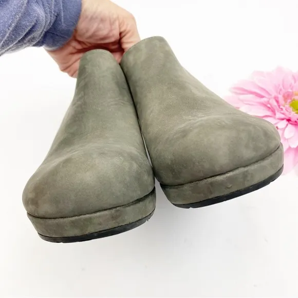 Chocolat Blu Yuliette Leather Wedge Chelsea Boots Booties: Taupe Grey