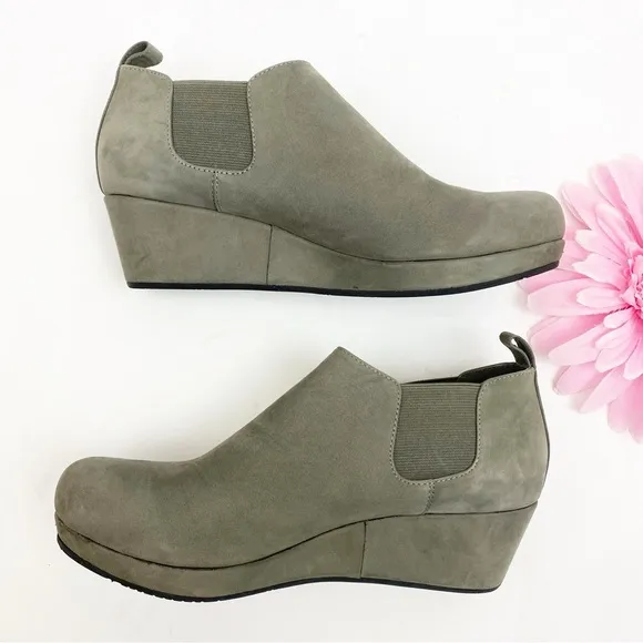 Chocolat Blu Yuliette Leather Wedge Chelsea Boots Booties: Taupe Grey