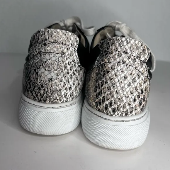 Clarks Black Leather Tansy Run Snake Sneakers 8.5