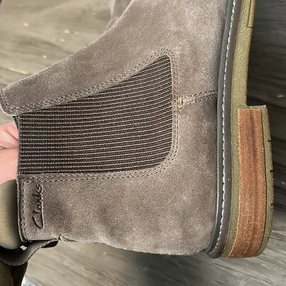 CLARKS CLARKDALE HALL STONE SUEDE MENS SLIP ON CHELSEA BOOTS 9.5