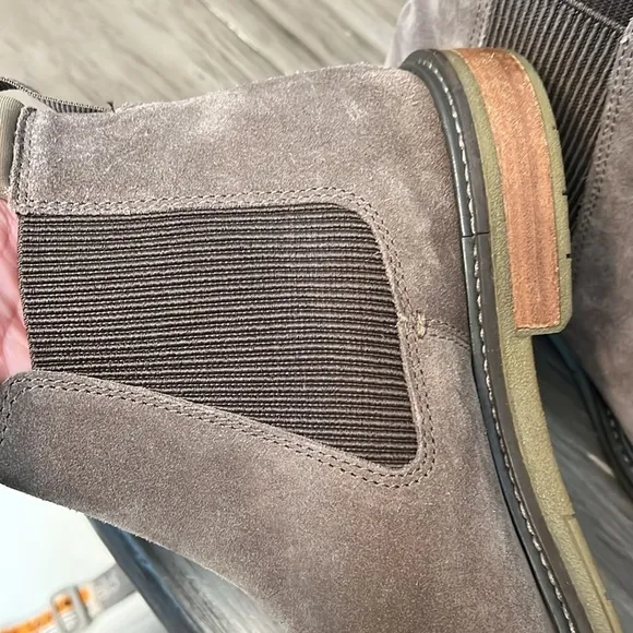 CLARKS CLARKDALE HALL STONE SUEDE MENS SLIP ON CHELSEA BOOTS 9.5