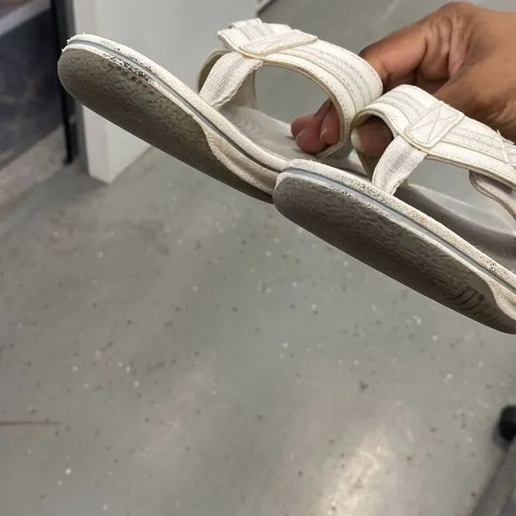 Clarks cloud stepper sandals women’s size 9