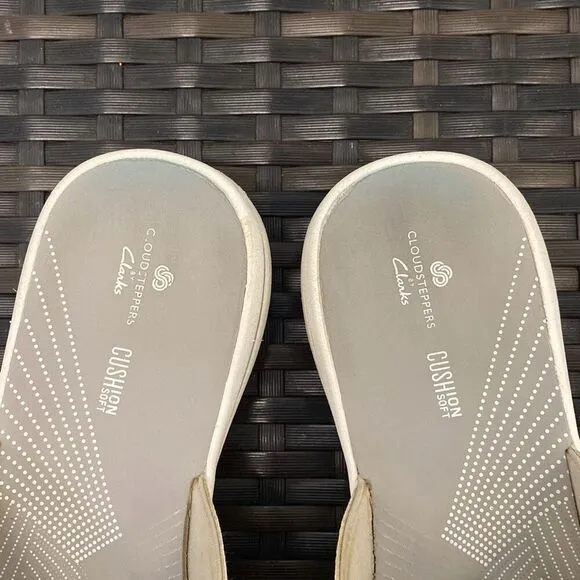 Clarks cloud stepper sandals women’s size 9